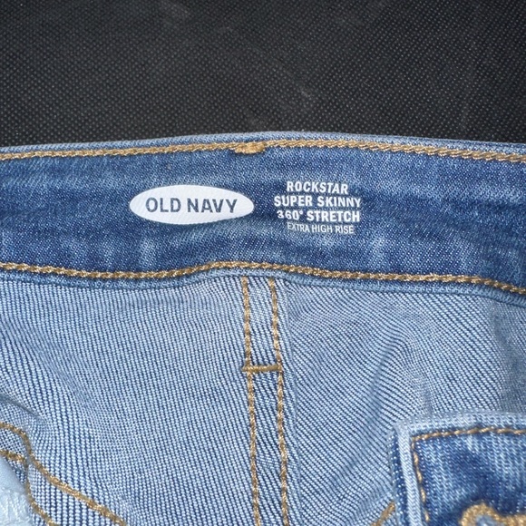 Old Navy Skinny Jeans, size 0, high rise and button fly - Picture 3 of 4